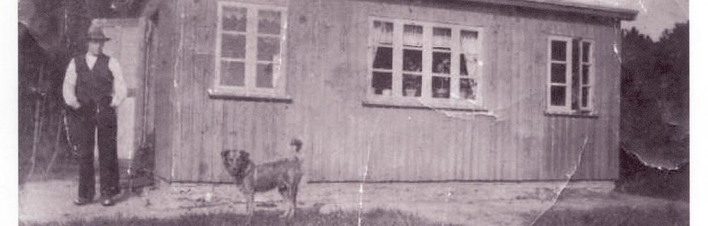 Christian Hunderup foran sit hus